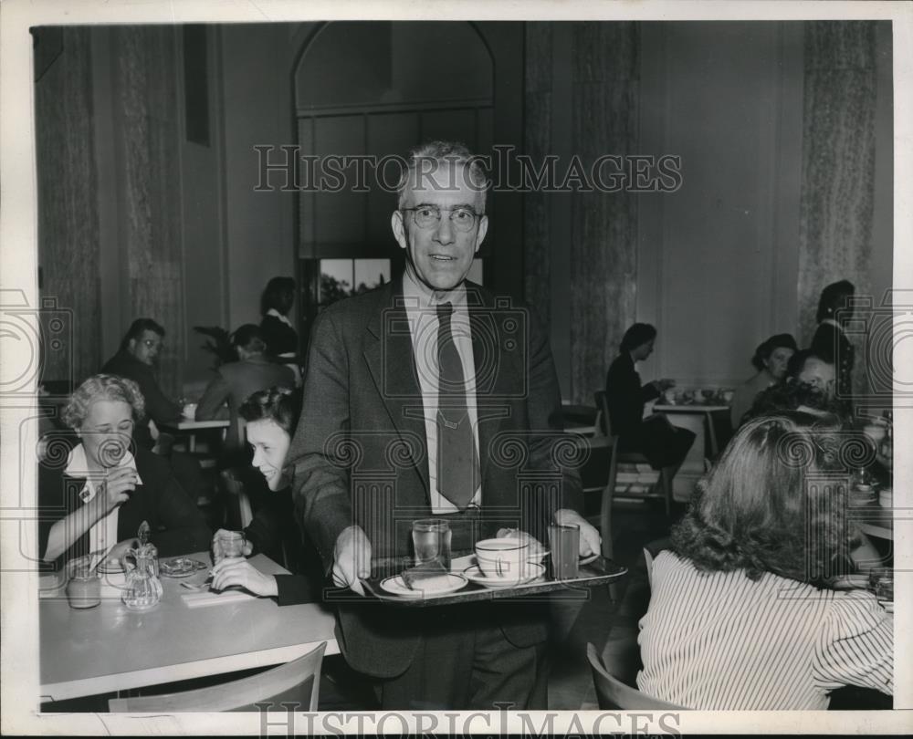 1943 Press Photo Sen. George Aiken at Senate Restaurant in D.C. - nec08231 - Historic Images