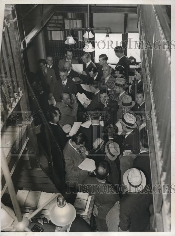 1932 Press Photo Senate Finance Committee Opening Doors for Meeting - Historic Images