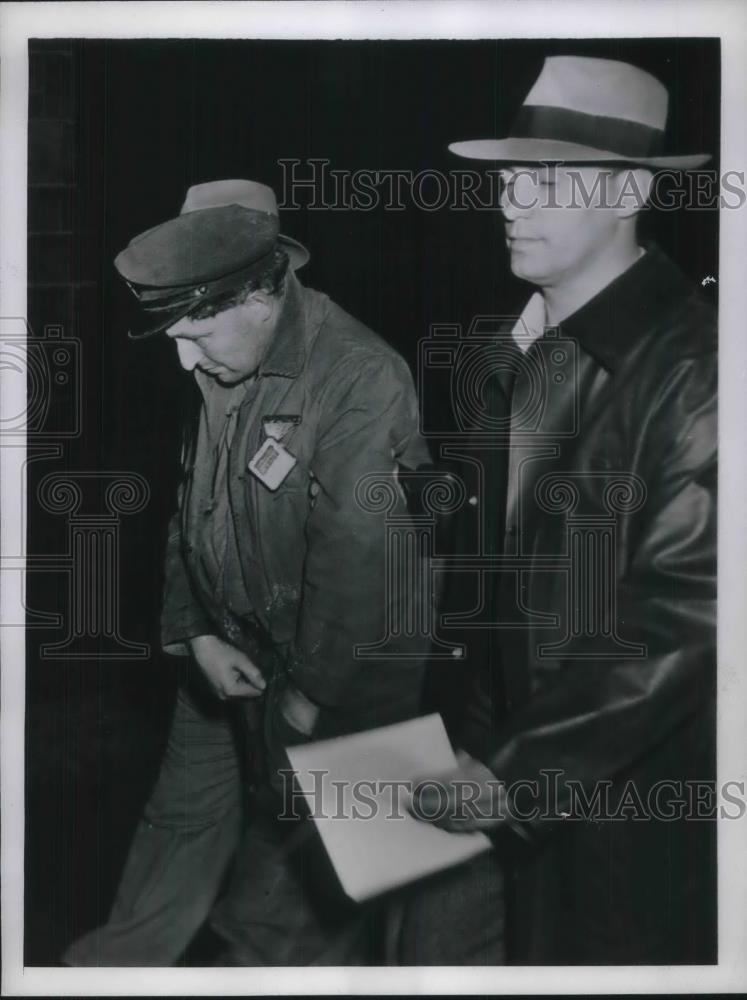 1945 Press Photo Wilbert Staton Threatened People With Gun Evicting Him - Historic Images