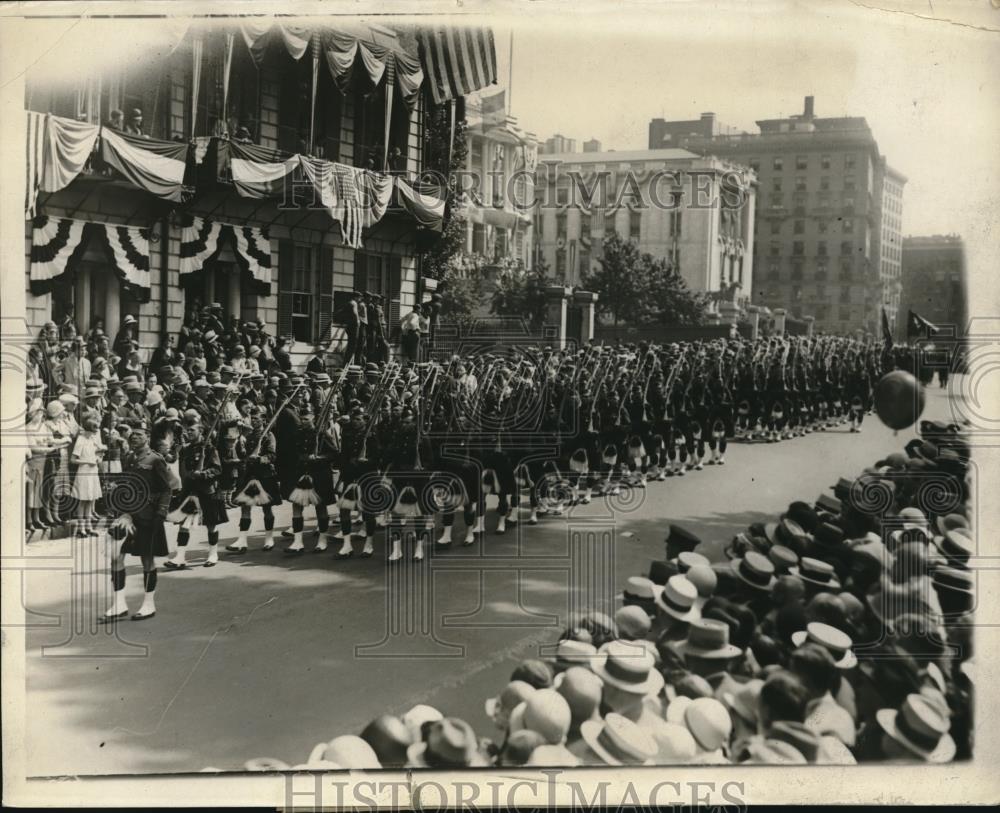 1930 Press Photo Black Watch marching at Massachusetts Bay Colony celebration - Historic Images