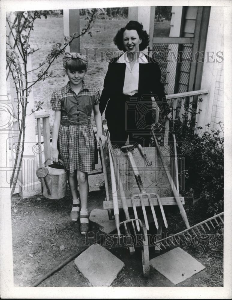 1945 Press Photo Mother and Daughter Gardening in their Yard - nec04484 - Historic Images