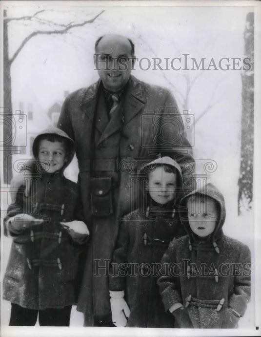 1959 Press Photo Evanston, Ill Roland Farrant & kids Warwick, Guy, Harvard - Historic Images