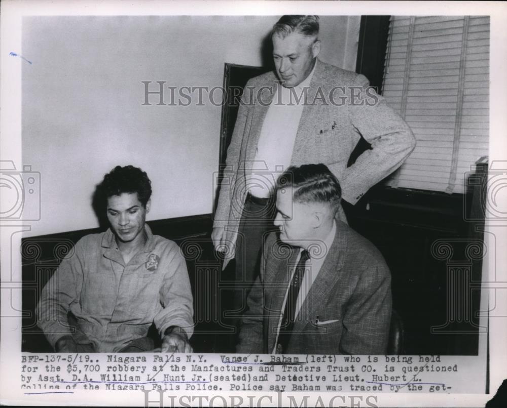 1955 Press Photo Niagra, NY Vance Baham, roibbery charge &amp; Asst DA Wm Hunt Jr - Historic Images