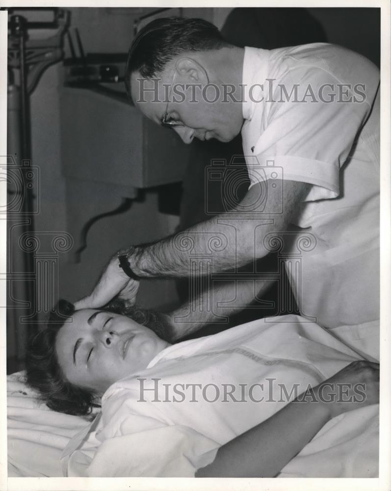 1939 Press Photo La, Cal. Nurse Paul Wells &amp; patient Juanita Dickson - nec07451 - Historic Images