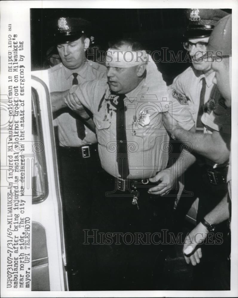 1967 Press Photo Racial Violence injured Milwaukee policeman state of emergency - Historic Images