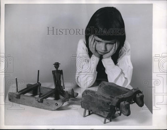 1957 Press Photo Sturbridge, Mass Betsy Keeney & model of ox cart sled - Historic Images