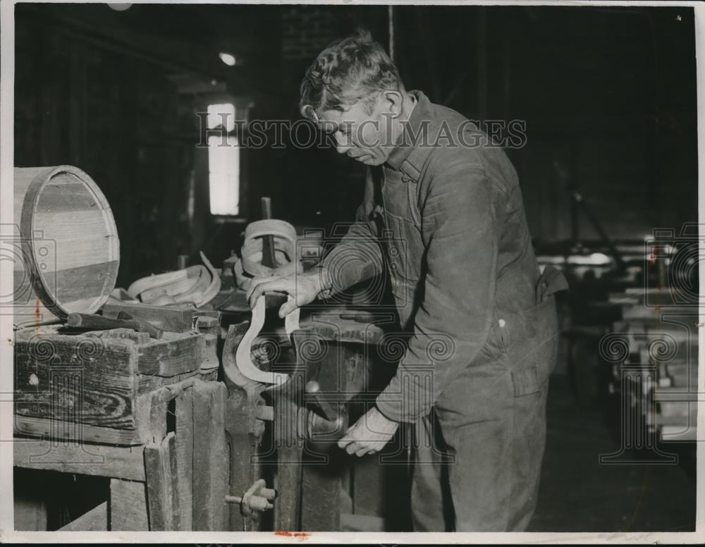 1933 Press Photo WH Radilee stirrup factory in Ageney, Mo. - nec08174 - Historic Images