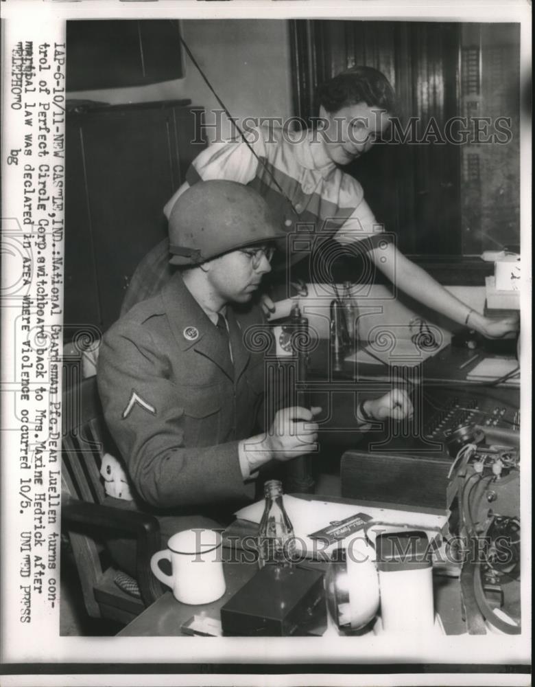 1955 Press Photo New Castle, Ind Natl guardsman Pfc Dean Luellen &amp; Mrs M Hedrick - Historic Images