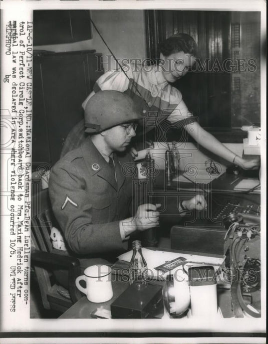 1955 Press Photo New Castle, Ind Natl guardsman Pfc Dean Luellen & Mrs M Hedrick - Historic Images