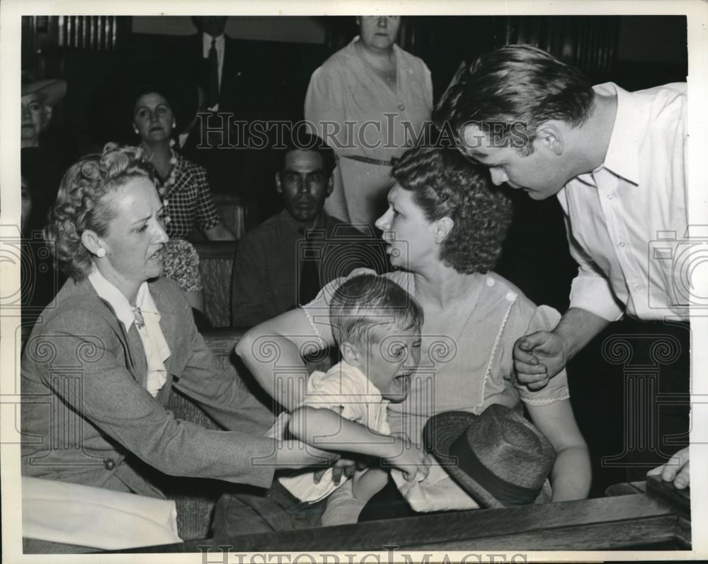 1942 Press Photo Eula Ware Dockery wins custody of reluctant son, Bobby - Historic Images