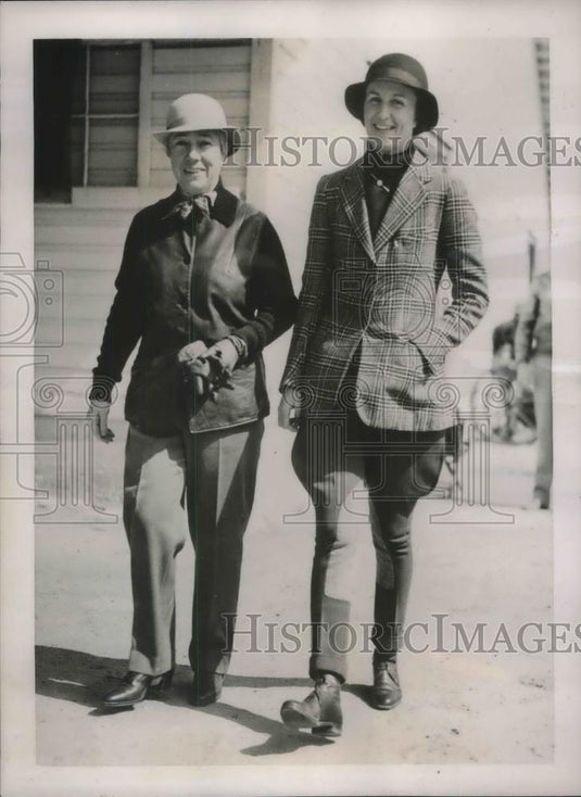 1940 Press Photo Pinehurst,N.C. Mrs sloan Colt & Mrs LB Smith at the track - Historic Images