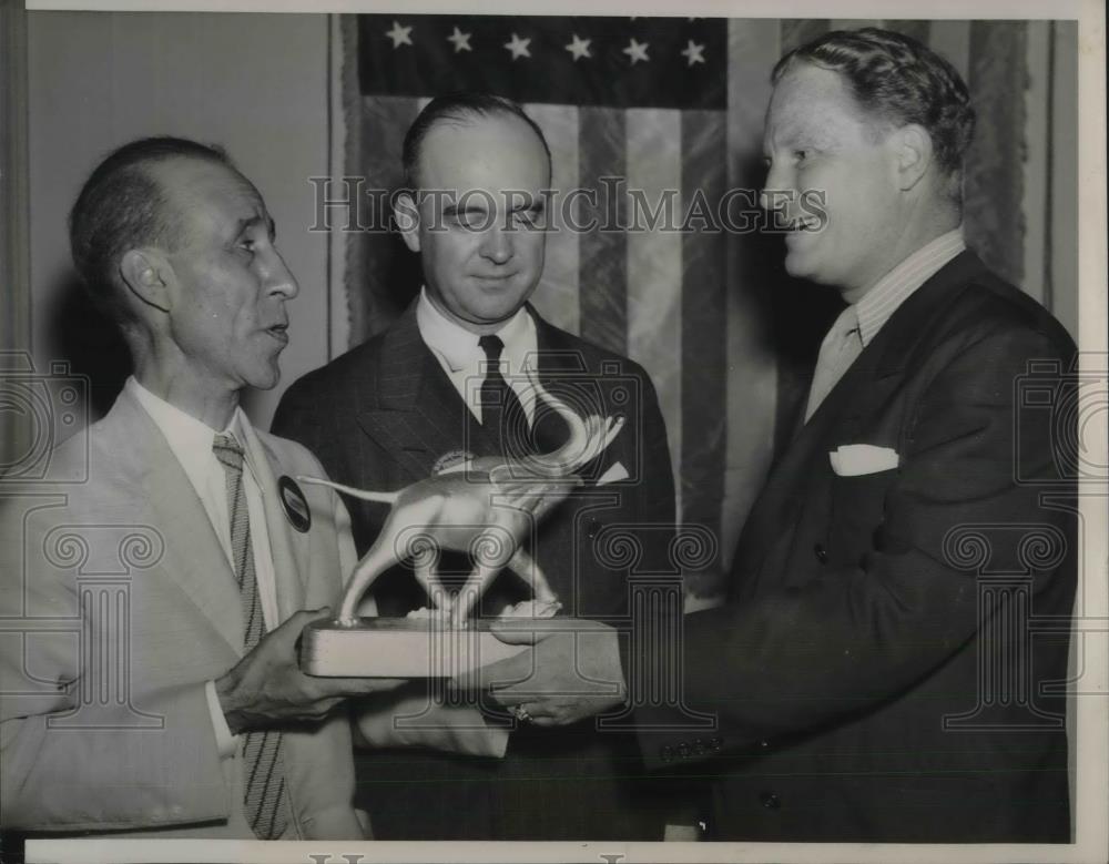 1938 Press Photo William Hard, Glenn Frank and John Hamilton with New GOP Emblem - Historic Images