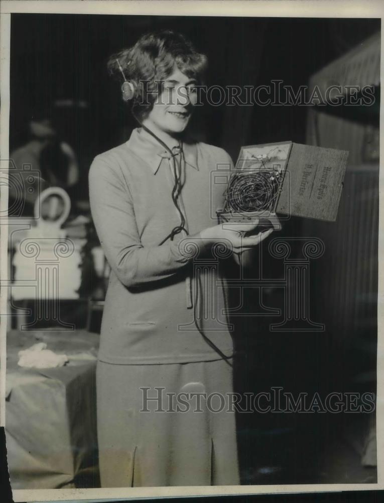 1926 Press Photo Harriet Summer at Worlds Radio Fair in New York City - Historic Images