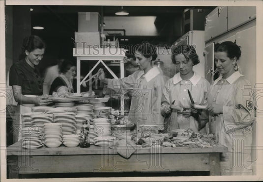 1936 Press Photo Florence Wade,Thelma Cardey,Marie Meyer Food Preparation - Historic Images