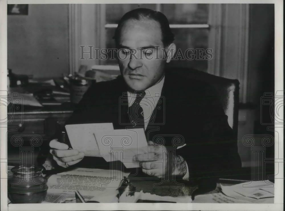 1938 Press Photo Prosecutor Reads Suicide Note Written By Theresa Ludwig - Historic Images