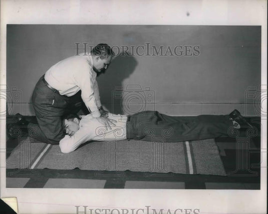 1952 Press Photo Doctor With Patient Performing Artificial Respiration On Floor - Historic Images