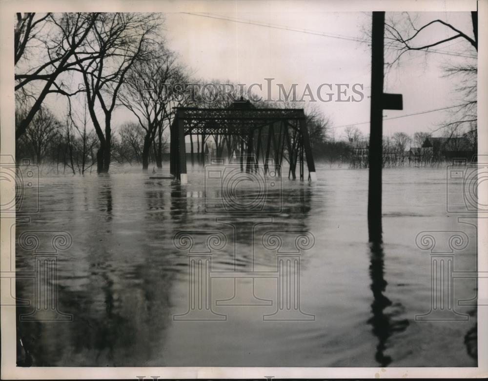 1936 Press Photo Hadley, Mass flooded &amp; high tides approach - nec05070 - Historic Images