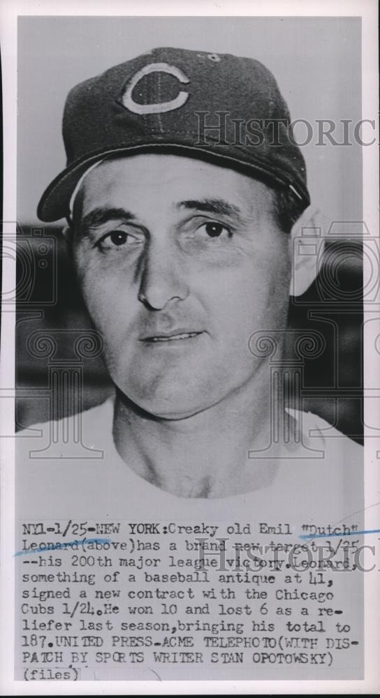 1952 Press Photo Emil Dutch Leonard Signs with Chicago Cubs, New York - Historic Images