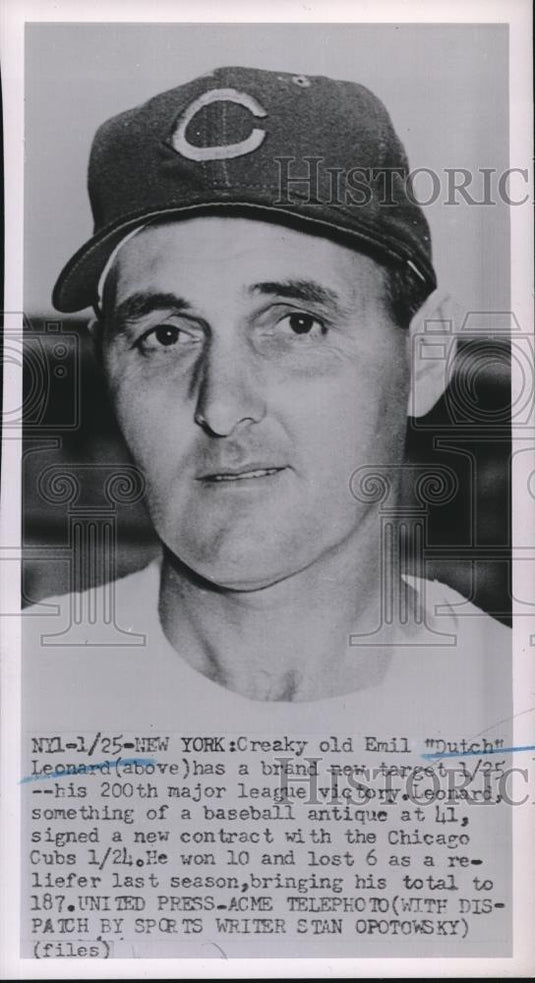 1952 Press Photo Emil Dutch Leonard Signs with Chicago Cubs, New York - Historic Images