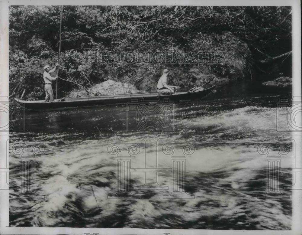 1935 Press Photo David Davis Native Boatman Rapids of Chgres River Panama - Historic Images