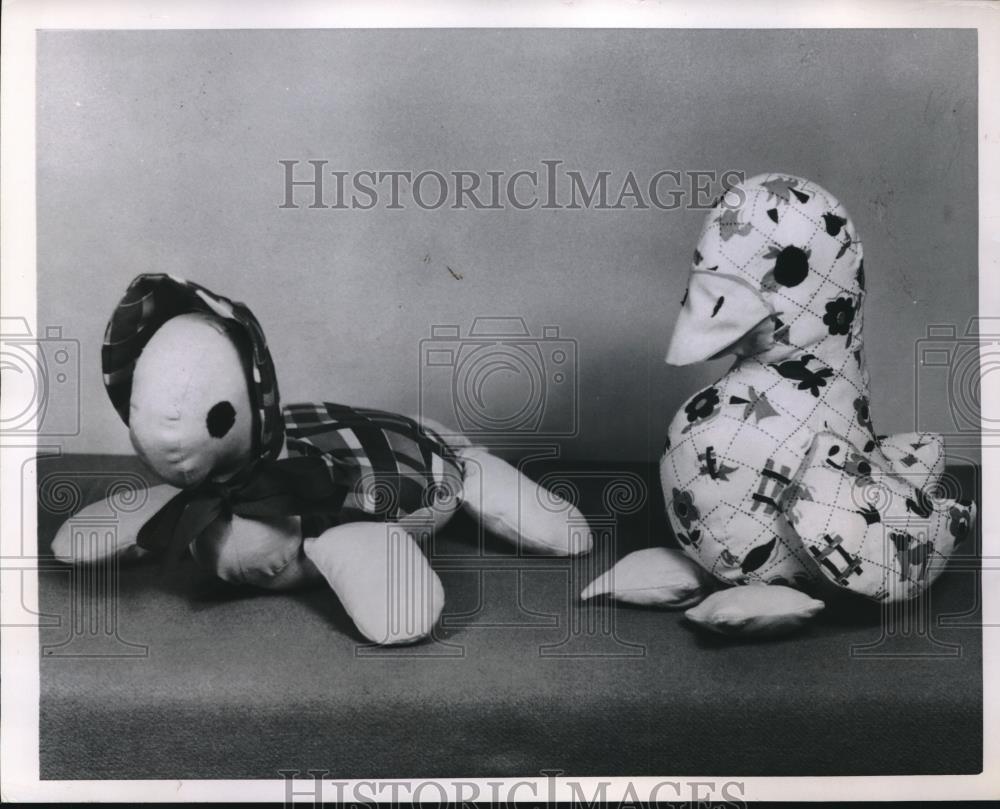 1950 Press Photo Turtle And Duck Stuffed toys On Display - nec01353 - Historic Images