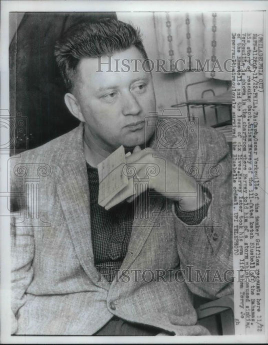 1961 Press Photo Capt. Oscar Verkouille after Rescuing Capt. Julian Harvey - Historic Images