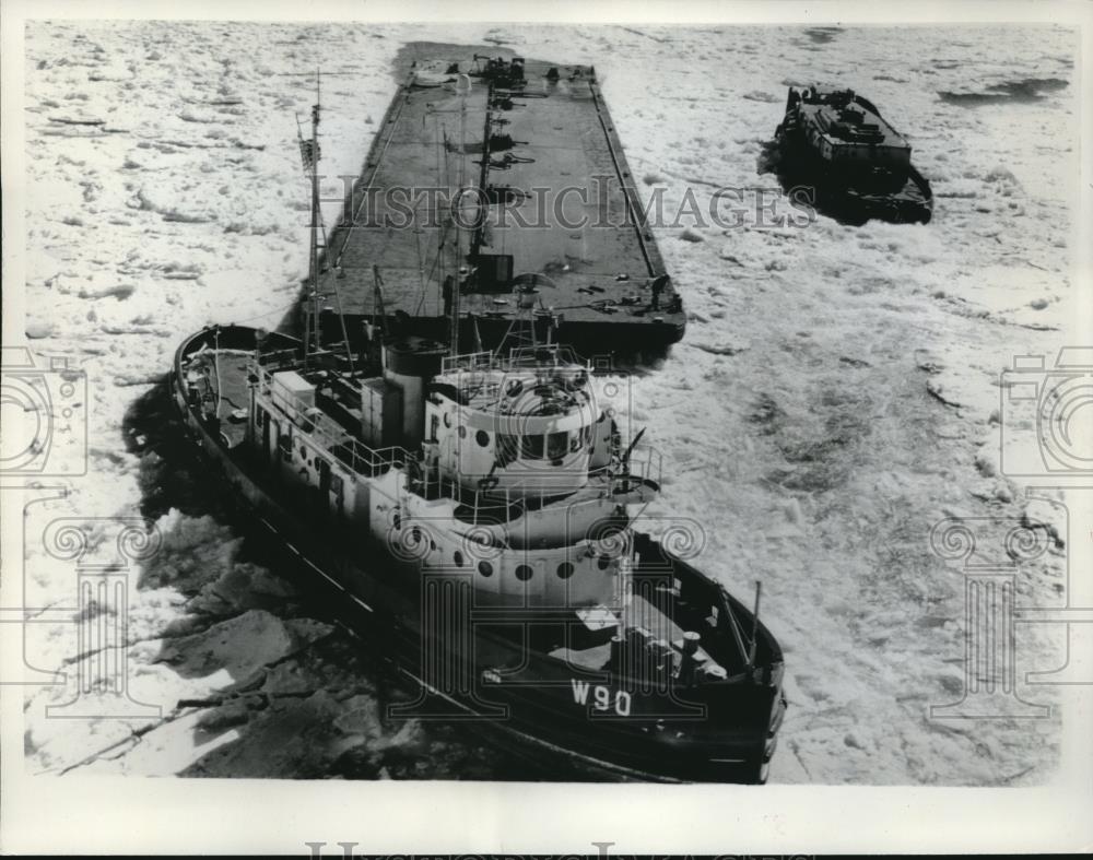 1962 Press Photo Coast Guard Ice Breaker Arundel Rescues Towboat Hannah - Historic Images