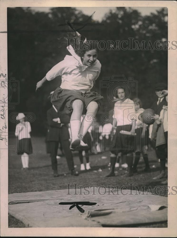 1921 Press Photo Broad Jump by Ethel Globerman of Brooklyn New York - Historic Images