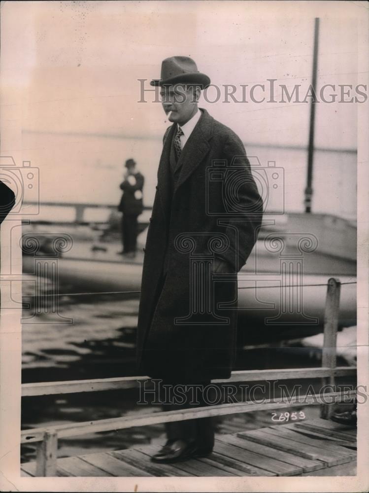 1923 Press Photo Alexander Cocfrane Stands Lonely on Pier Wife Threatens Divorce - Historic Images