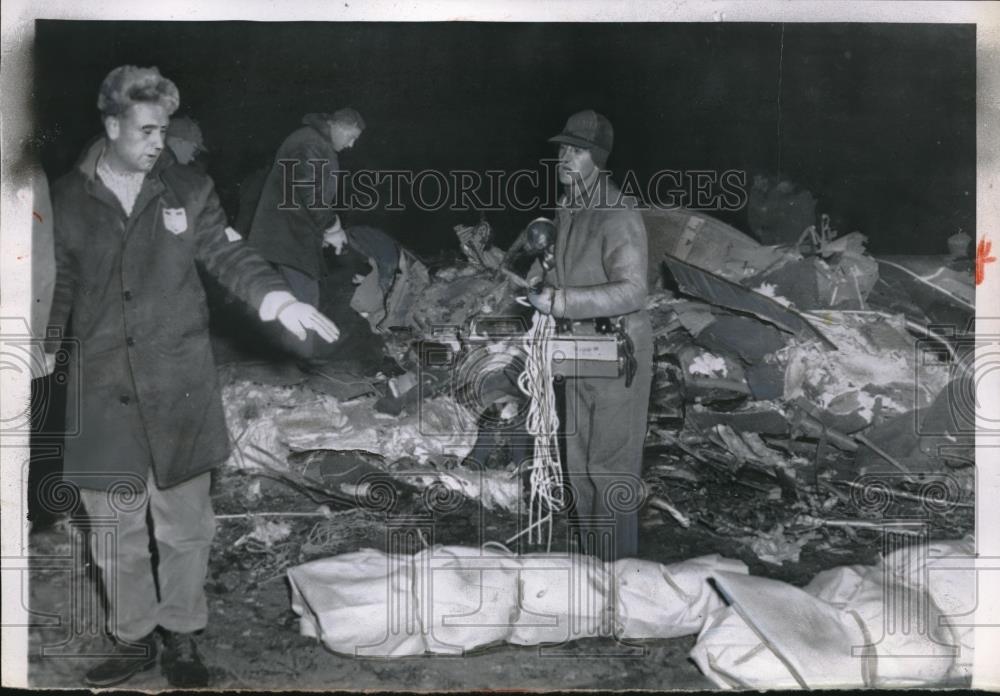 1955 Press Photo Wreckage of United Airlines DC-6B Recovering Bodies - nec10763 - Historic Images