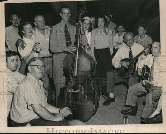 1951 Press Photo Band playing at the Horse Riding Metro Park - Historic Images