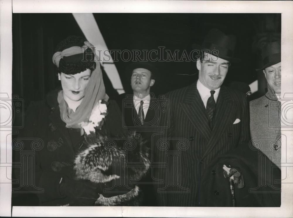 1938 Press Photo Capt &amp; Mrs Anthony Eden arriving at Union Station Washington DC - Historic Images