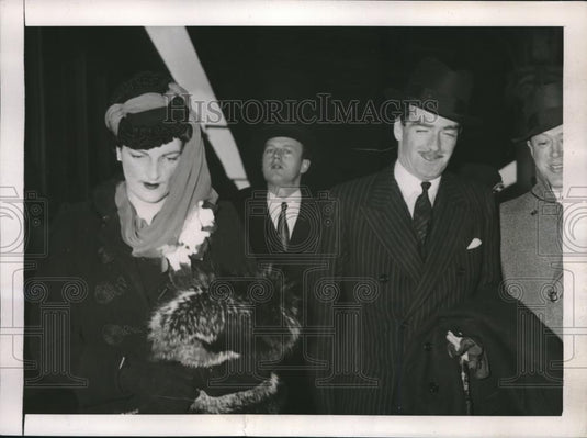 1938 Press Photo Capt & Mrs Anthony Eden arriving at Union Station Washington DC - Historic Images