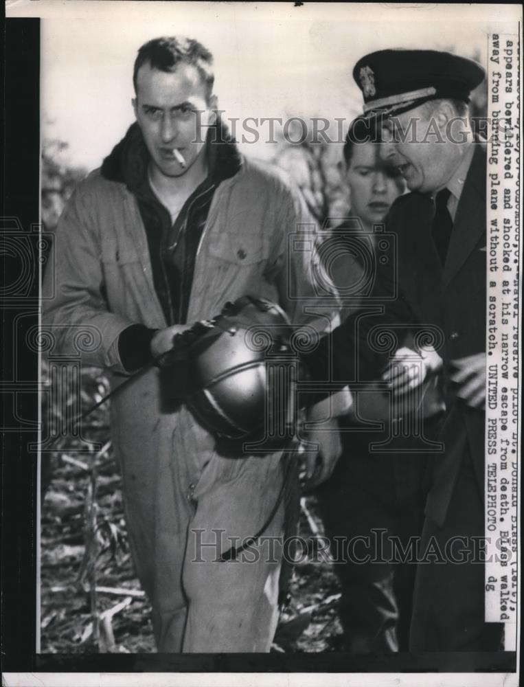 1957 Press Photo Donald Blass Walks Away from Plan Crash Without a Scratch - Historic Images