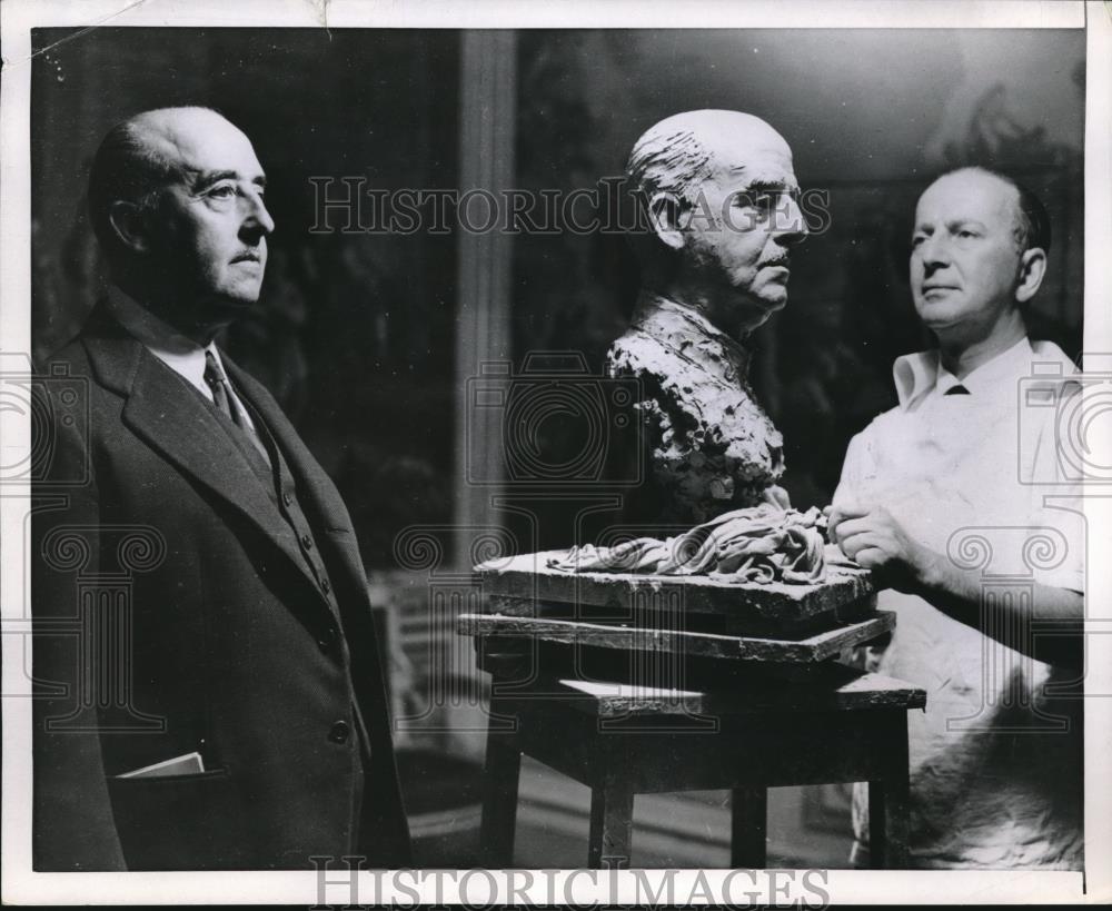 1953 Press Photo Sculptor Nison Tregor Completes Bust of General Franco of Spain - Historic Images