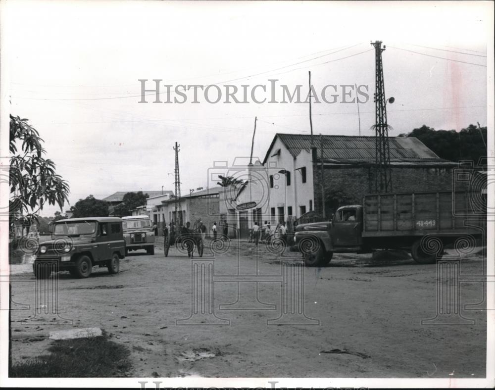 Press Photo Jungle Town in Peru Oil, Lumber & Rubber - Historic Images