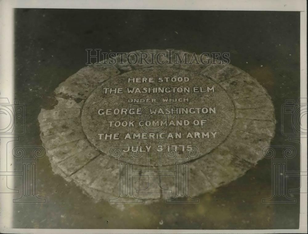 1927 Press Photo Plaque Marks Spot Washington Took Command Of Revolutionary Army - Historic Images