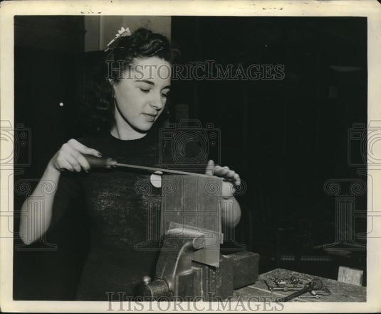 1943 Press Photo Goodyear's Sheet Metal training class for women aircraft worker - Historic Images