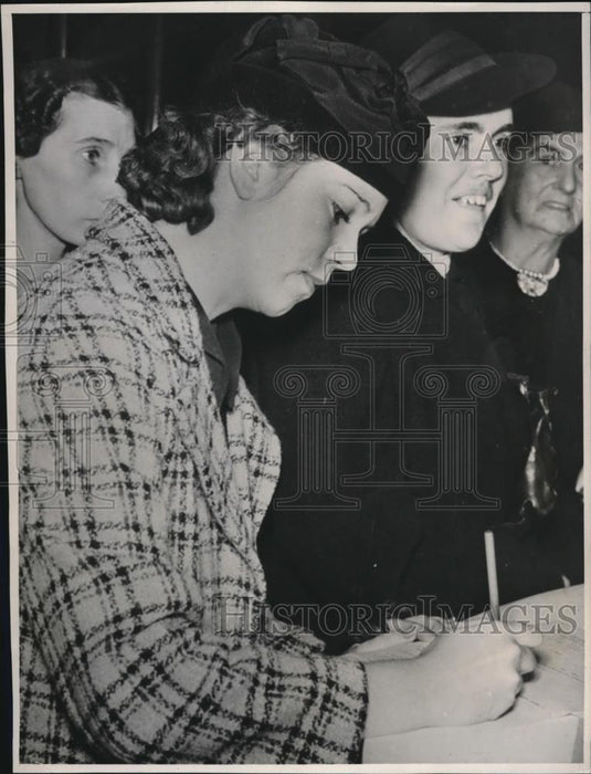 1939 Press Photo Canada Prepares Soldiers for War - nec00619 - Historic Images