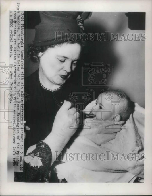1950 Press Photo Abandoned Baby Fed By Ross Mannington of Missing Persons Bureau - Historic Images