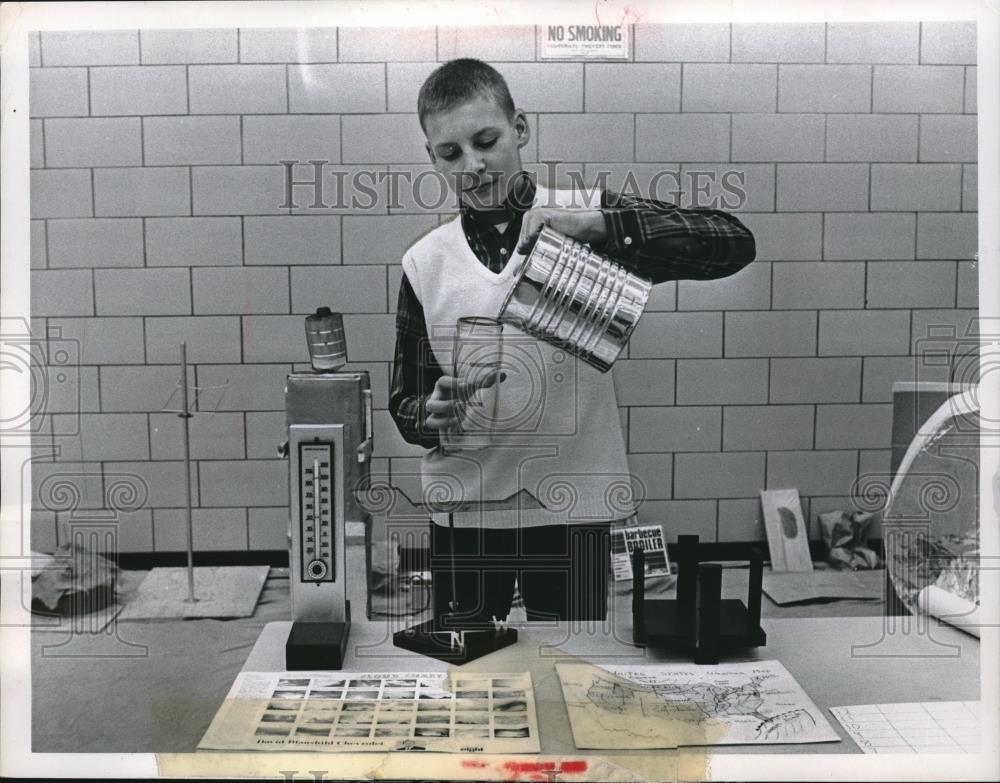 1968 Press Photo Junior Weatherman Greg Bezzeg, measuring rain fall - Historic Images