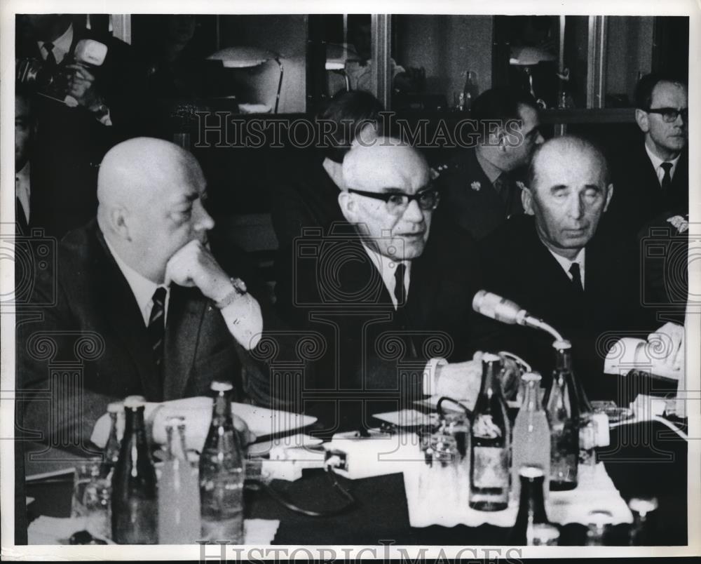 1968 Press Photo Wladyslaw Gomulka with Joseph Cyrankewicz at Warsaw Pact Meet - Historic Images