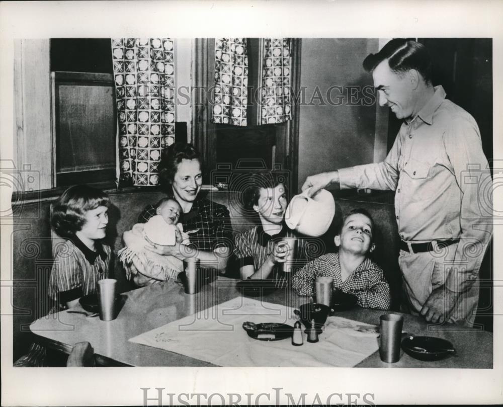 1953 Press Photo George Smith &amp; family enjoys a glass of milk - nec11743 - Historic Images