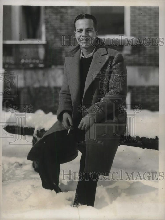 1932 Press Photo Robert Guggenheim, Jr. at Dartmouth Winter Carnival - Historic Images