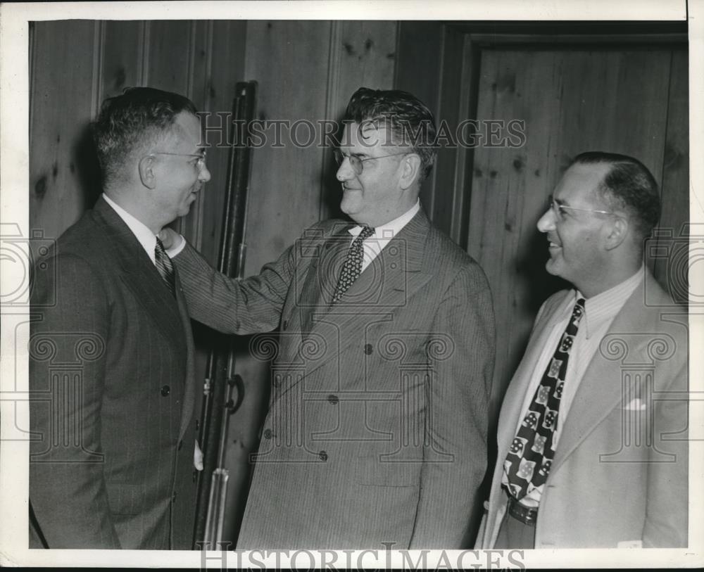 1943 Press Photo R.W. taylor, M.G. Sullvan, Shiel Dusker - Historic Images