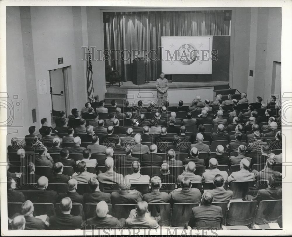 1943 Press Photo General George C. Marshall at Pentagon Building in Washington - Historic Images