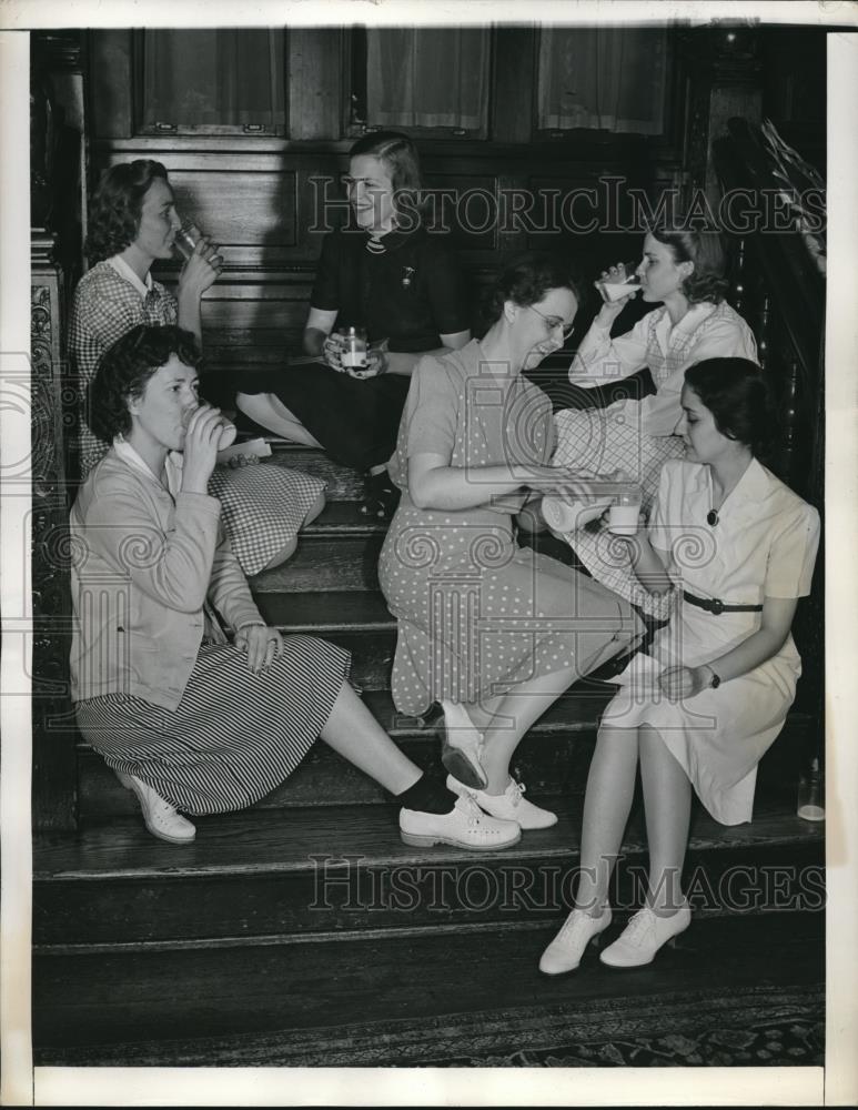 1941 Press Photo 1st Red Cross Nurses&#39; Training Camp  Registration - Historic Images