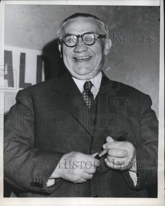 1950 Press Photo Foreign Minister 
Ernest Bevin Smiles for Voters - Historic Images