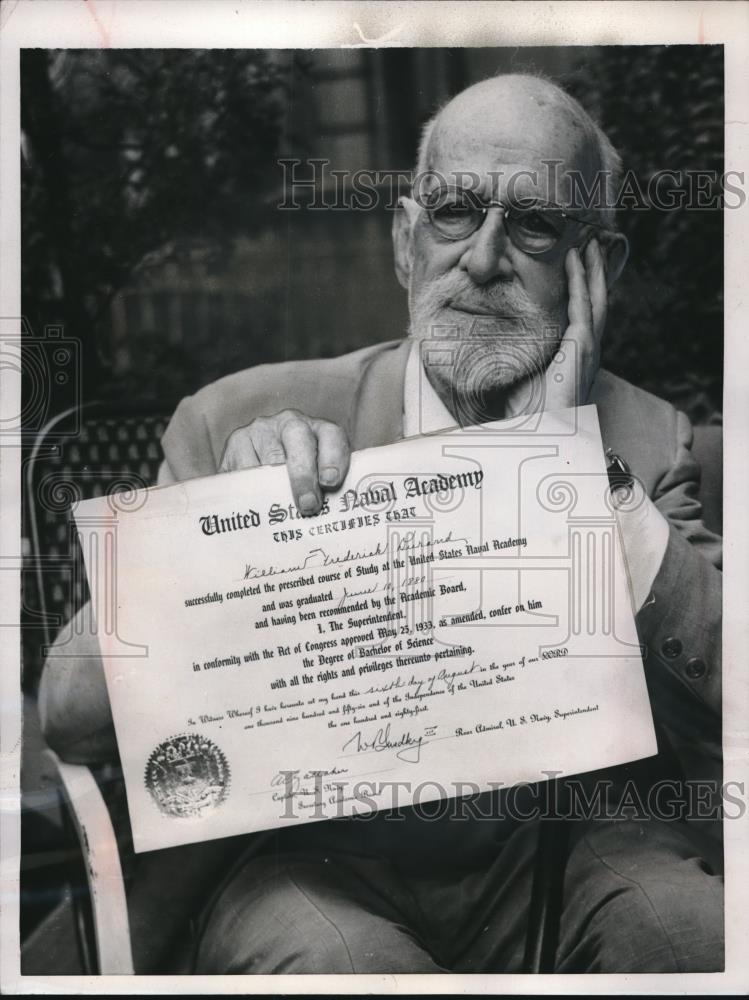 1956 Press Photo Dr William Durand With US Naval Academy Diploma Oldest Graduate - Historic Images