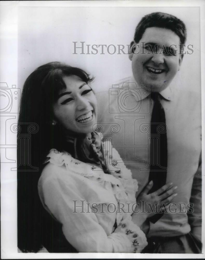 1965 Press Photo Lord Hoynihan 32, with New Bride-To-Be. - Historic Images